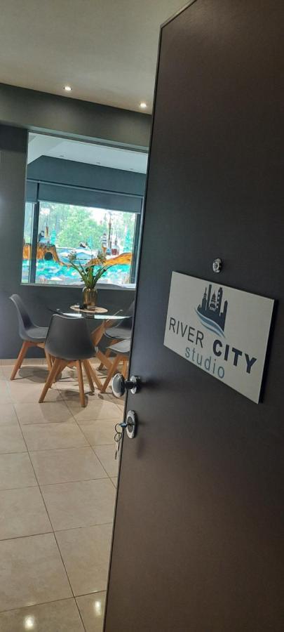 River City Studio Larissa Exterior foto